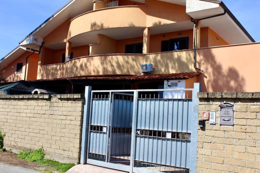 Apartmán The Garden House Fco, Self Check In And Free Private Parking Fiumicino Exteriér fotografie